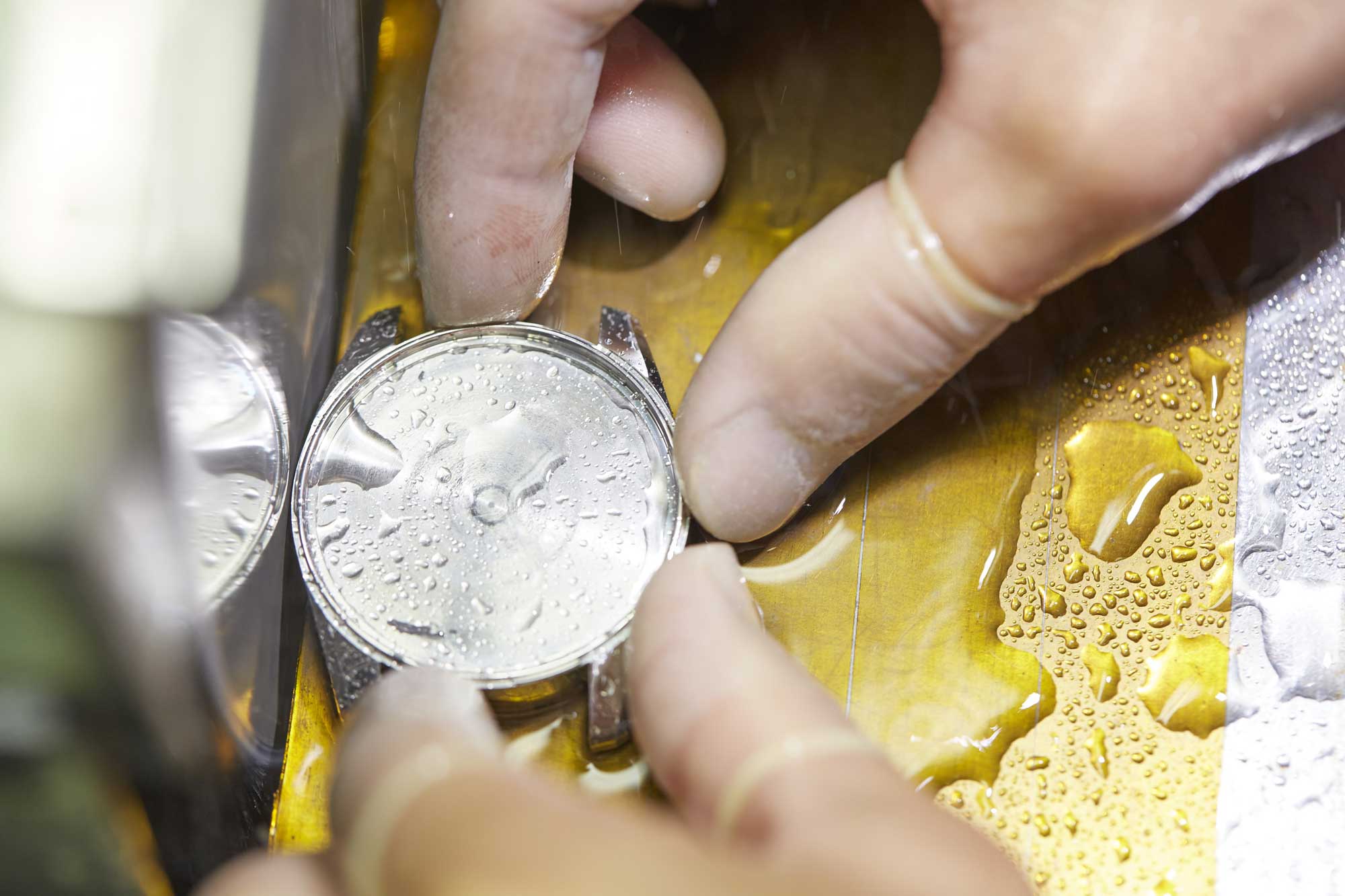 Zaratsu polishing a platinum case.