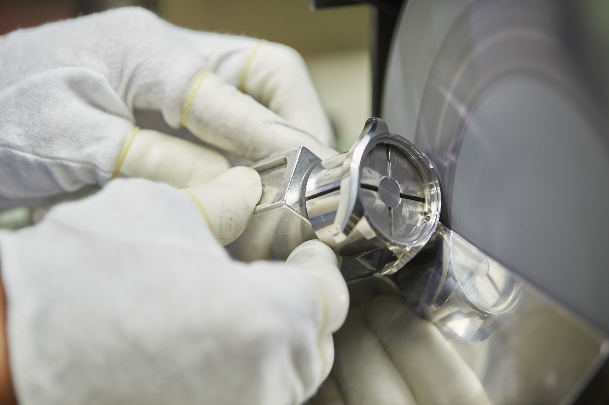 Zaratsu polishing a stainless steel case.